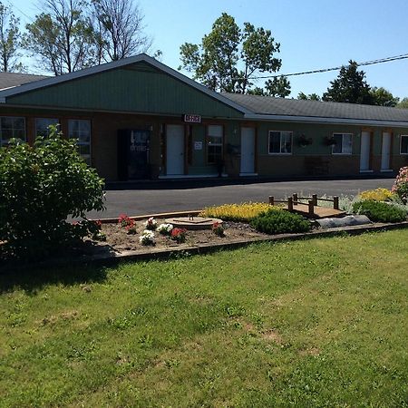 Tay Motel Waubaushene エクステリア 写真